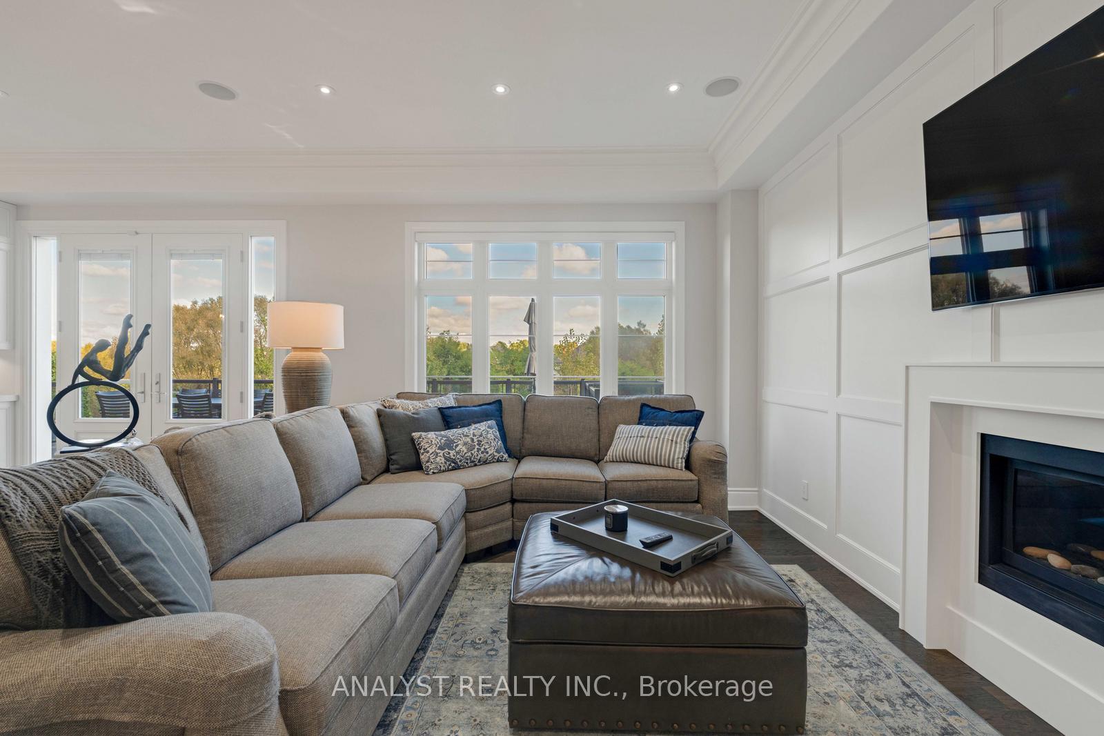 Photo 9 of 124 Robert Berry Crescent, King, King City — HOMEH
