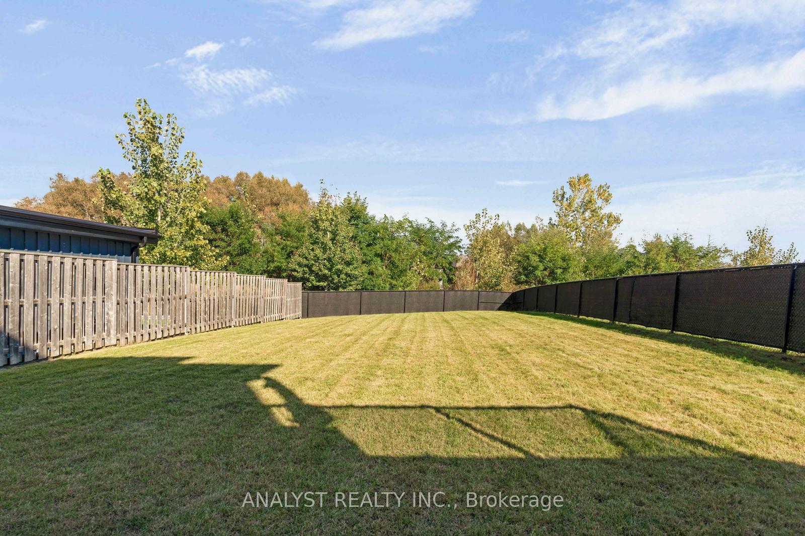 Photo 30 of 124 Robert Berry Crescent, King, King City — HOMEH