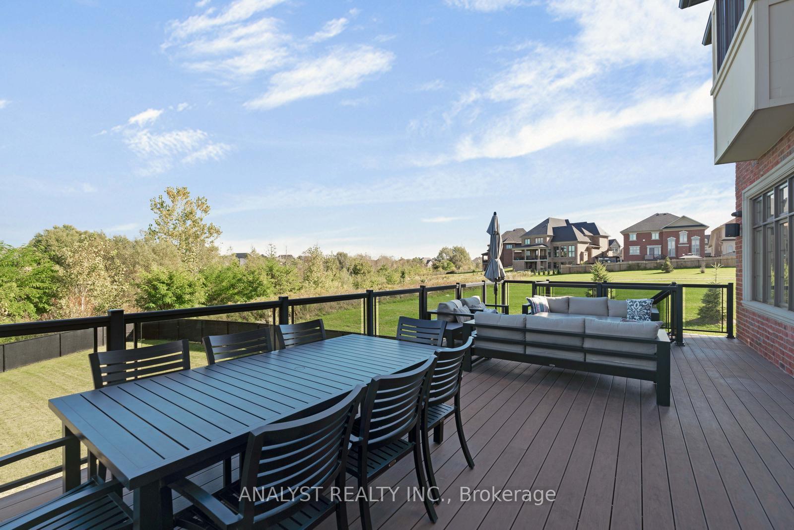 Photo 32 of 124 Robert Berry Crescent, King, King City — HOMEH