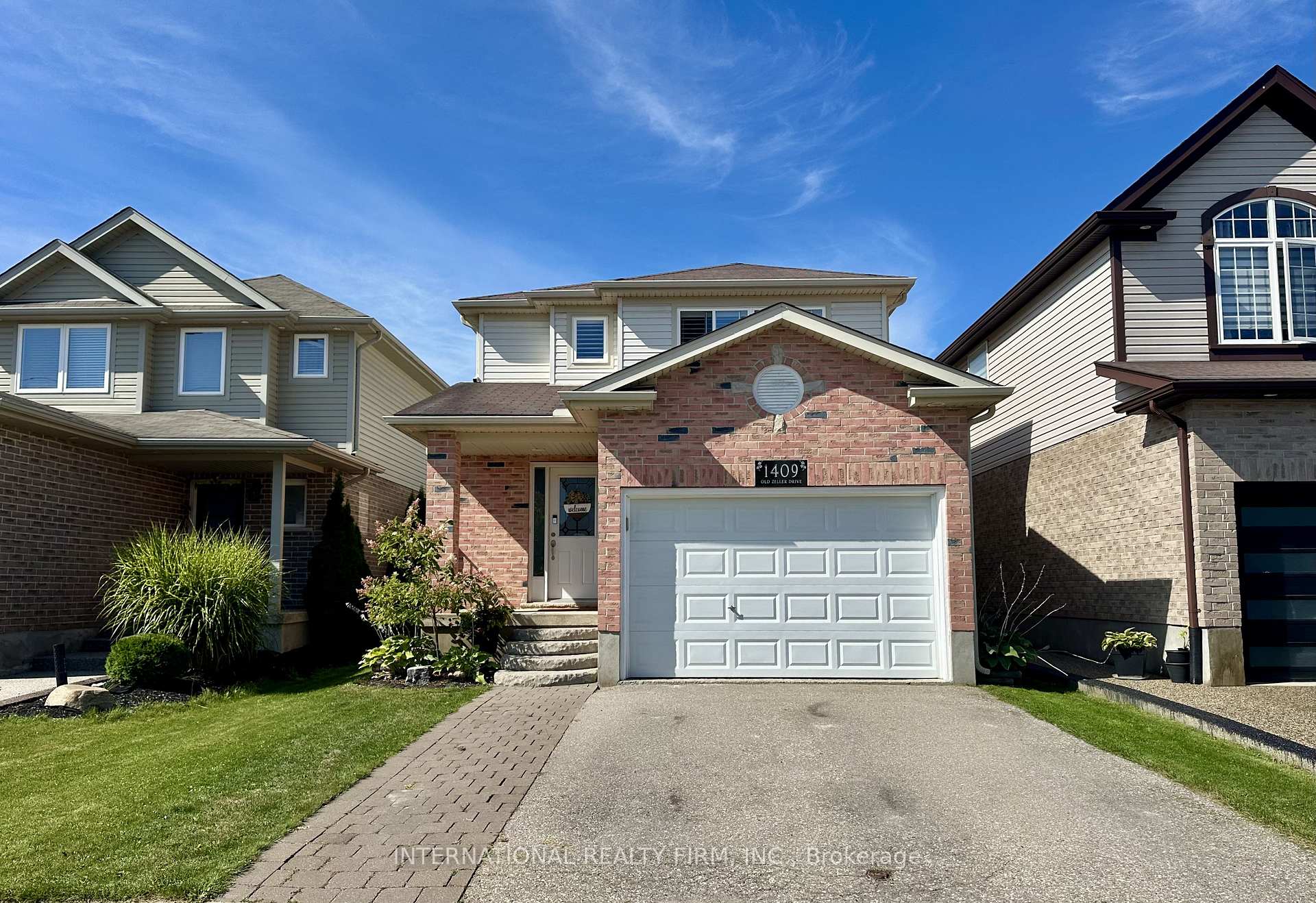Photo 2 of 1409 Old Zeller Drive, Kitchener — HOMEH