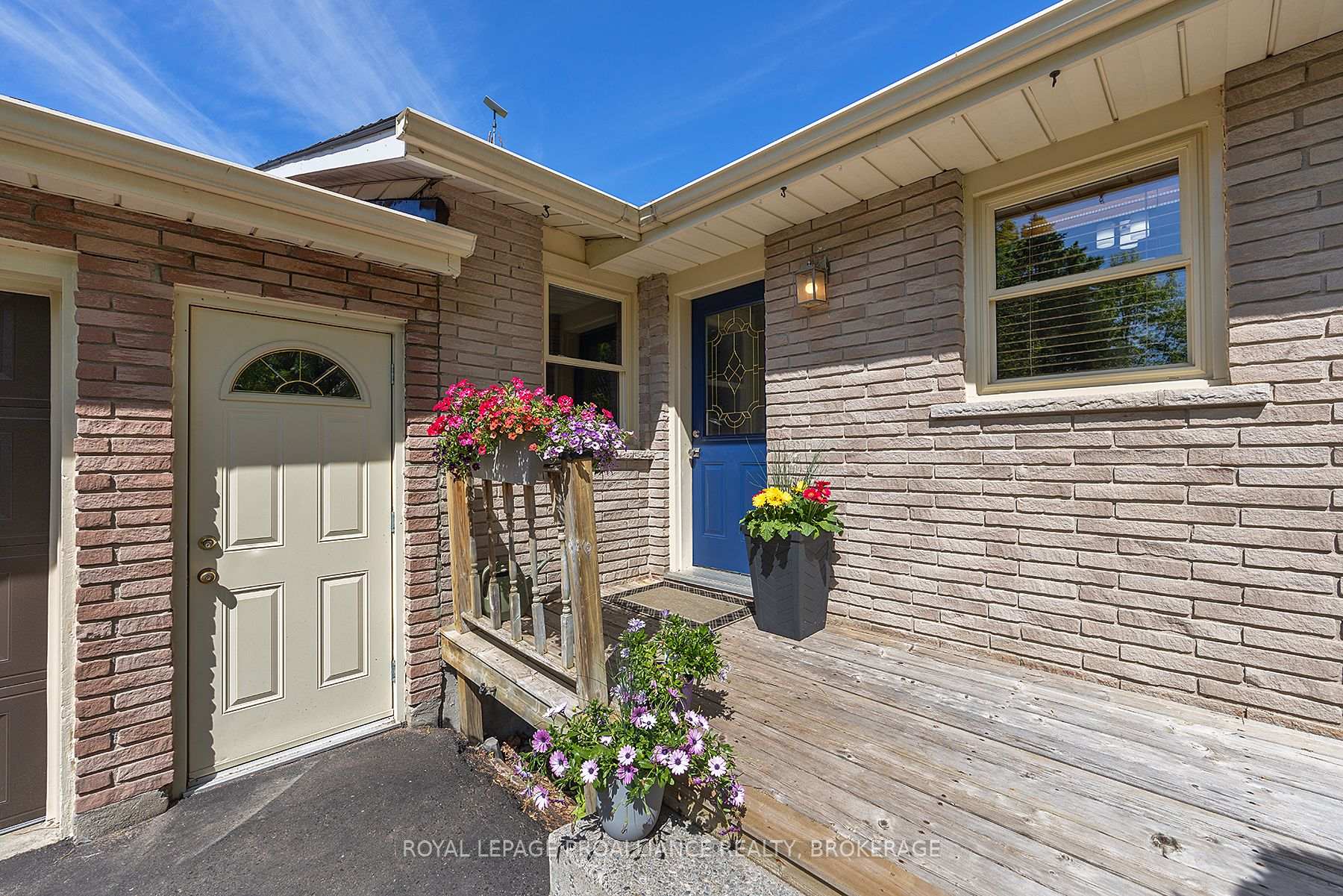Photo 3 of 2268 Morven Crescent, Loyalist, Lennox and Addington - South — HOMEH
