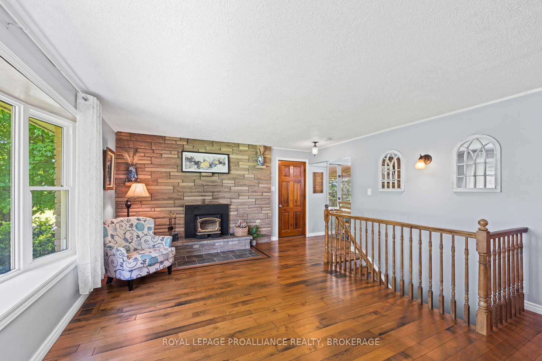 Photo 6 of 2268 Morven Crescent, Loyalist, Lennox and Addington - South — HOMEH