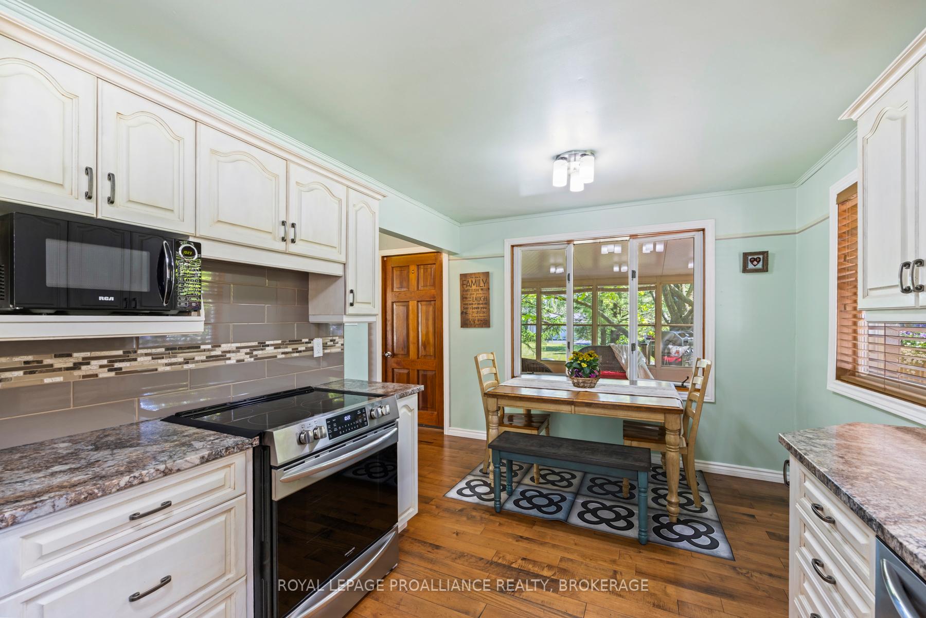Photo 11 of 2268 Morven Crescent, Loyalist, Lennox and Addington - South — HOMEH