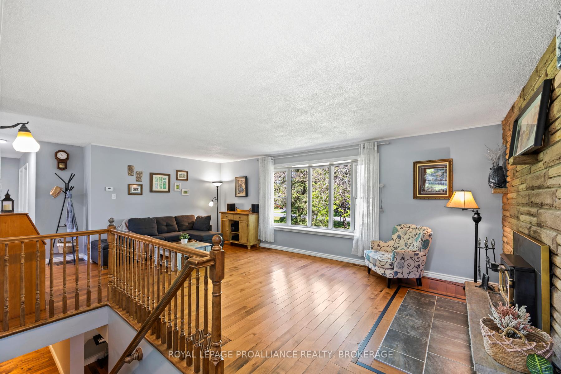 Photo 23 of 2268 Morven Crescent, Loyalist, Lennox and Addington - South — HOMEH