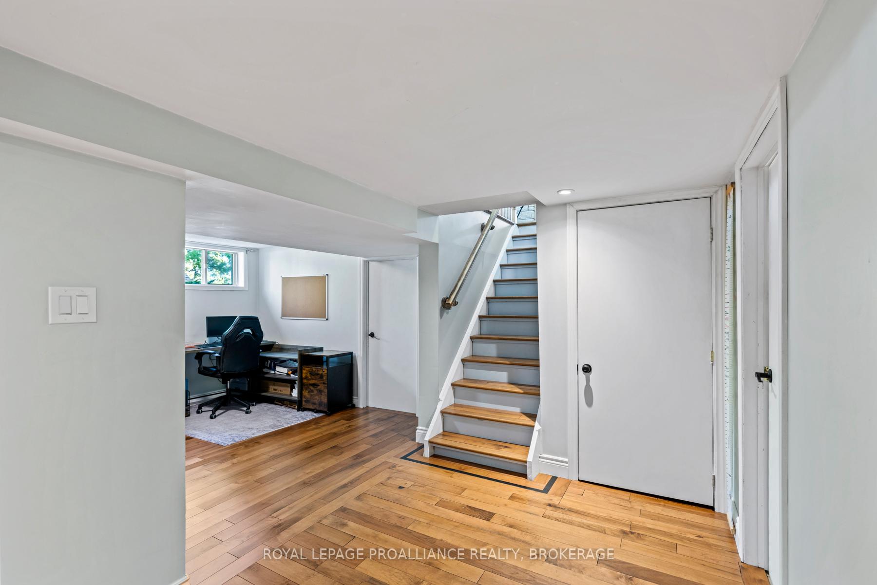 Photo 24 of 2268 Morven Crescent, Loyalist, Lennox and Addington - South — HOMEH