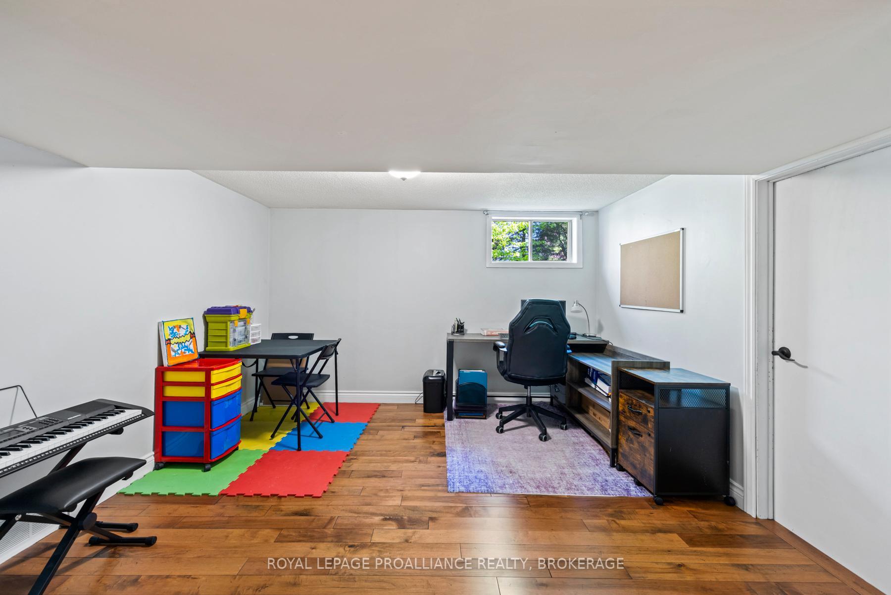 Photo 25 of 2268 Morven Crescent, Loyalist, Lennox and Addington - South — HOMEH