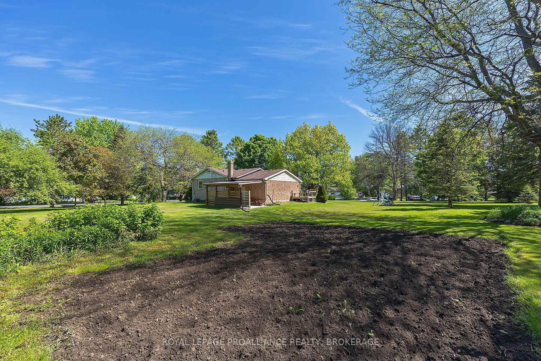 Photo 35 of 2268 Morven Crescent, Loyalist, Lennox and Addington - South — HOMEH