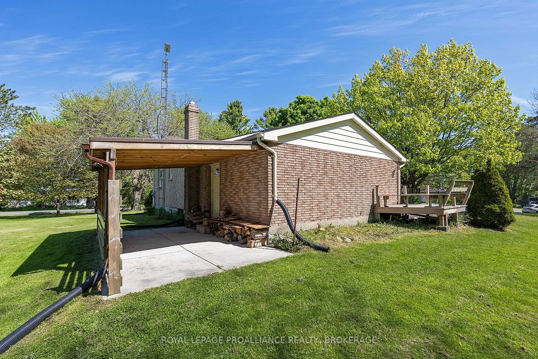 Photo 36 of 2268 Morven Crescent, Loyalist, Lennox and Addington - South — HOMEH