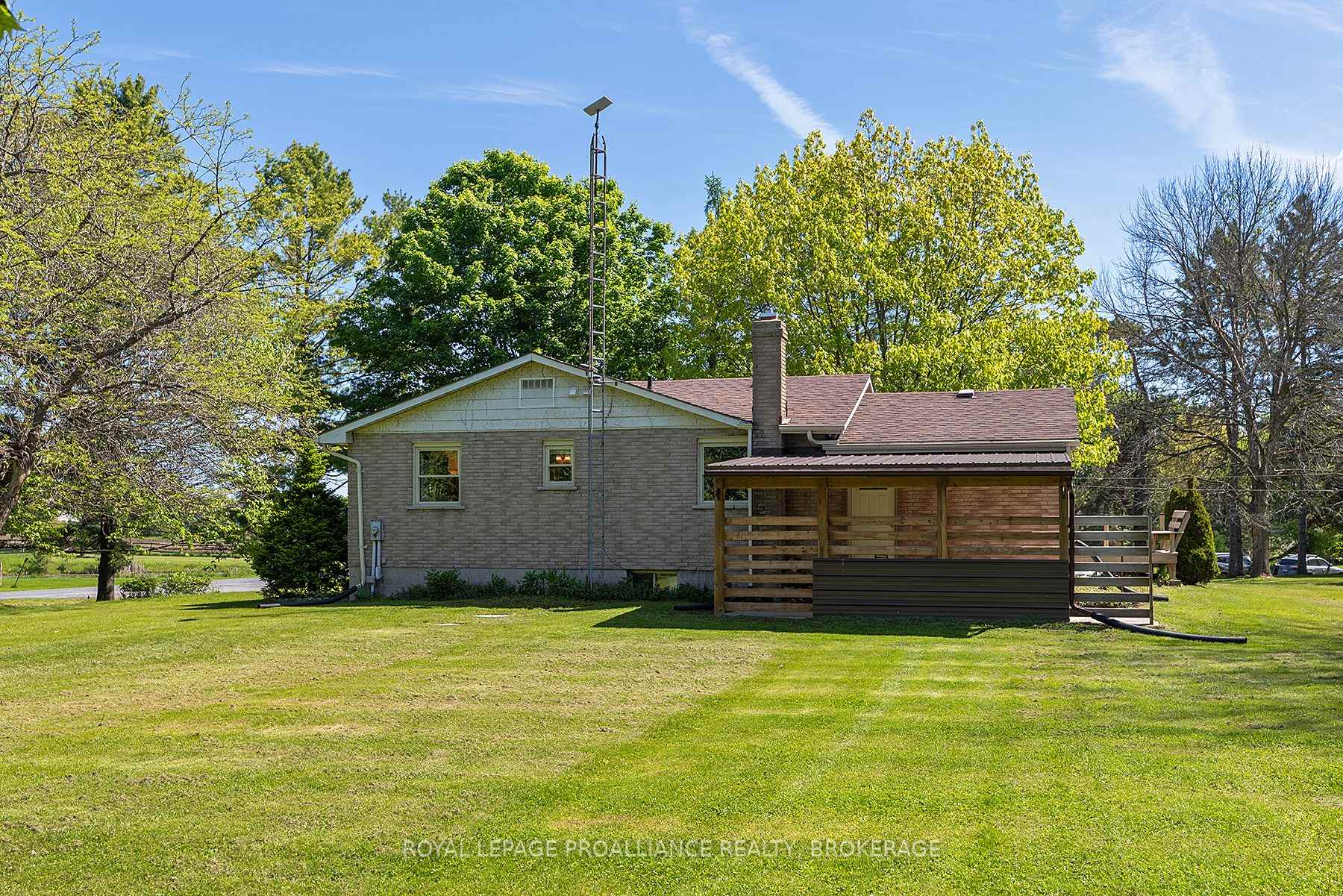 Photo 38 of 2268 Morven Crescent, Loyalist, Lennox and Addington - South — HOMEH