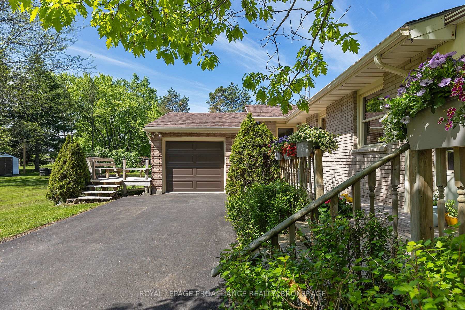 Photo 40 of 2268 Morven Crescent, Loyalist, Lennox and Addington - South — HOMEH