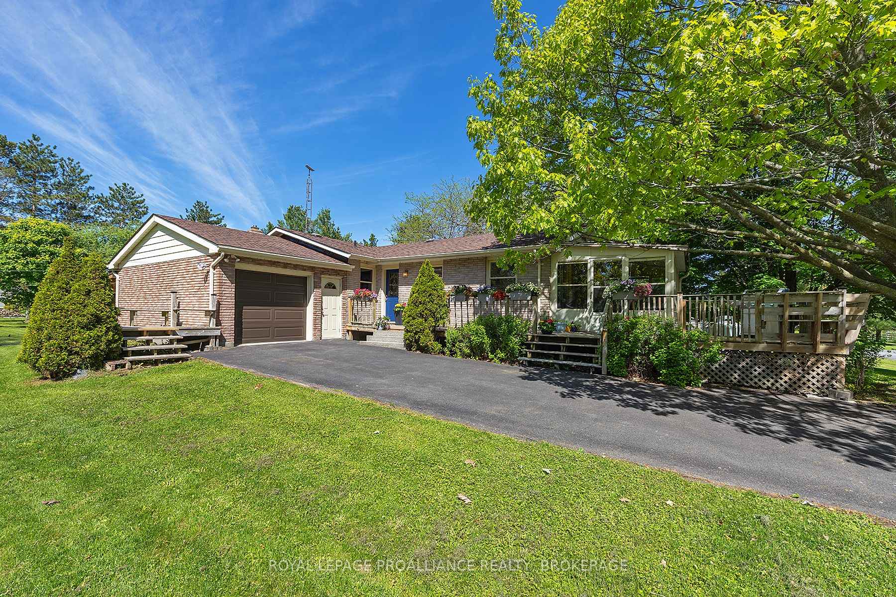 Photo 41 of 2268 Morven Crescent, Loyalist, Lennox and Addington - South — HOMEH