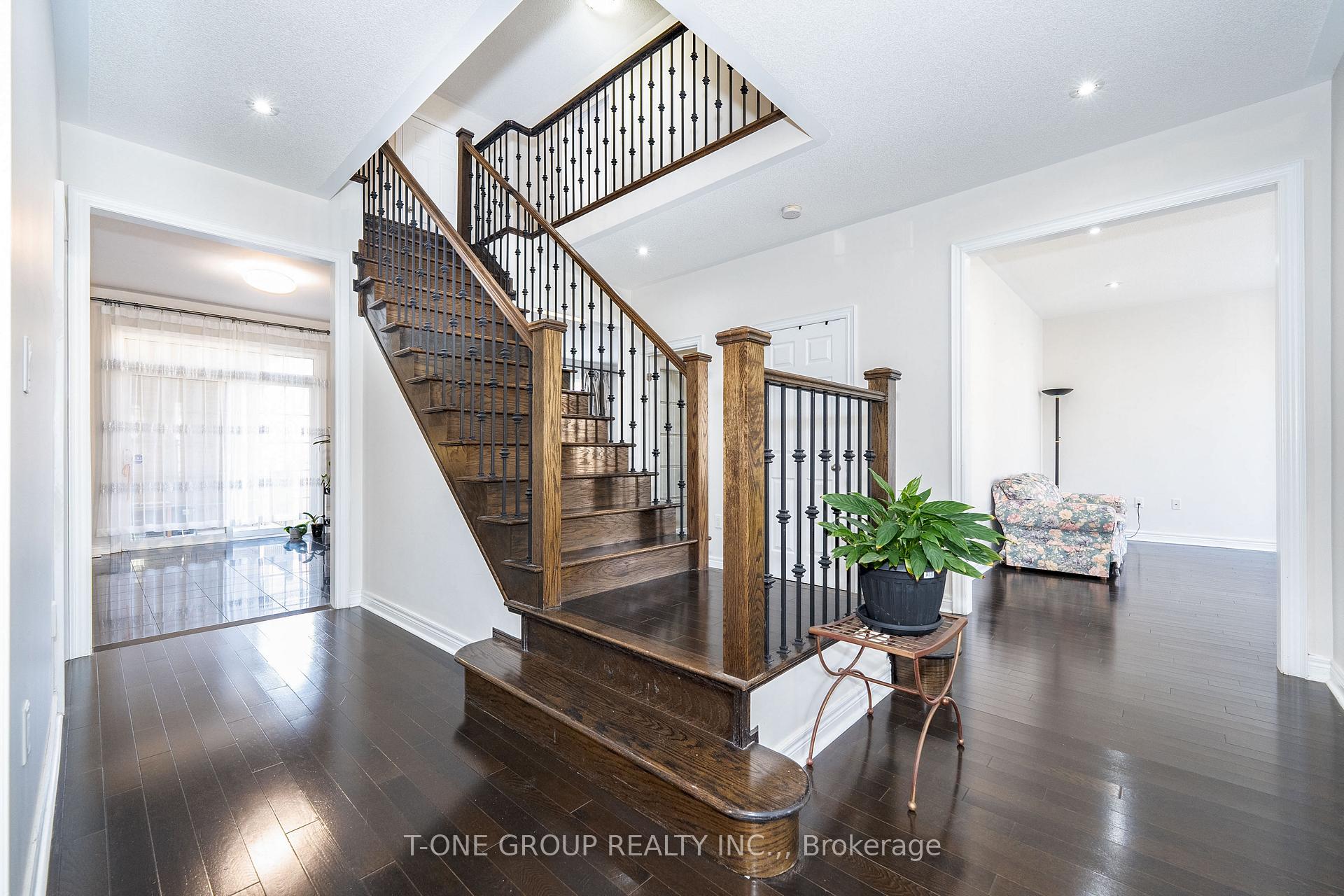 Photo 3 of 14 Annibale Drive, Markham, Cathedraltown — HOMEH