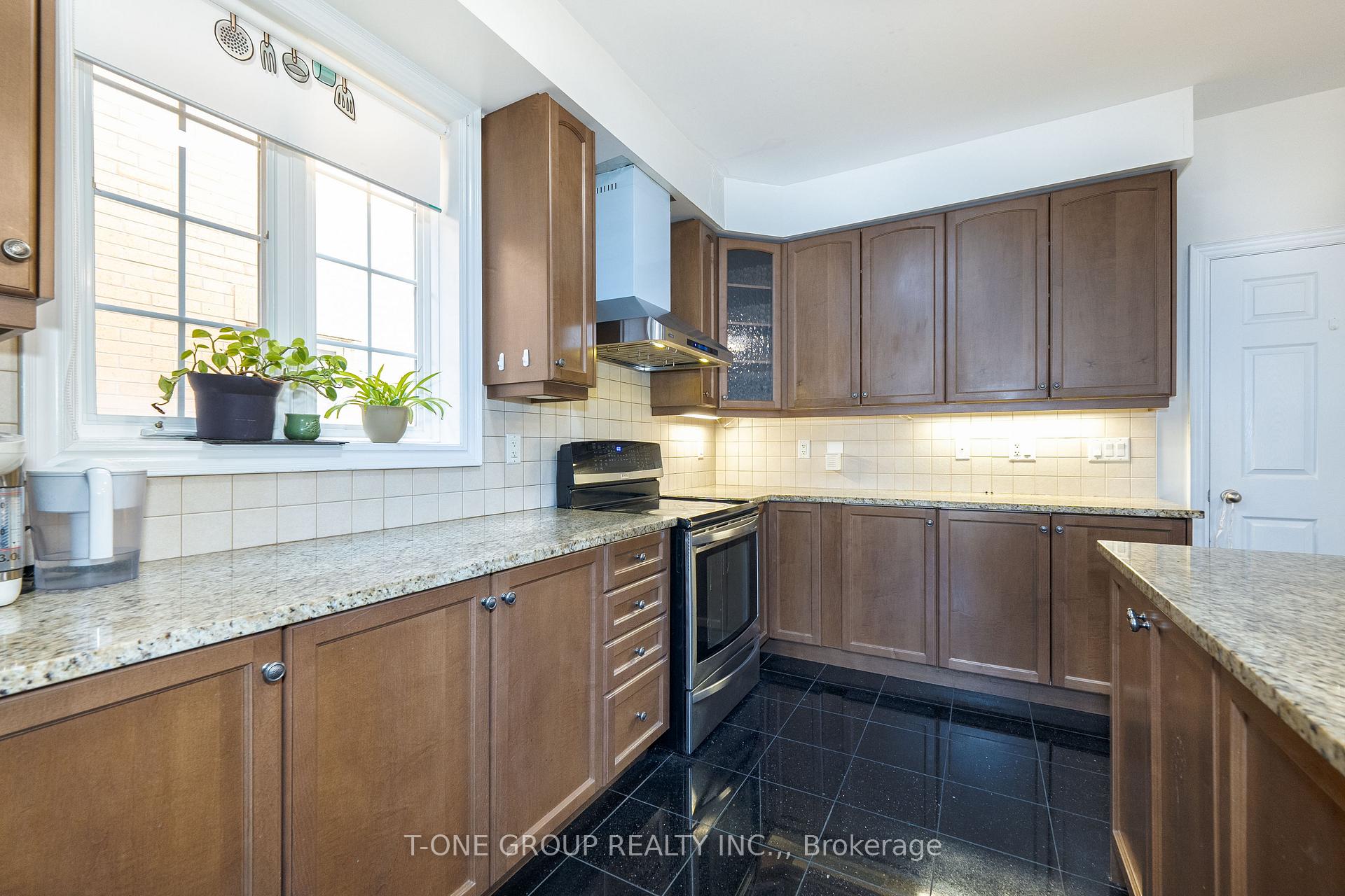 Photo 10 of 14 Annibale Drive, Markham, Cathedraltown — HOMEH