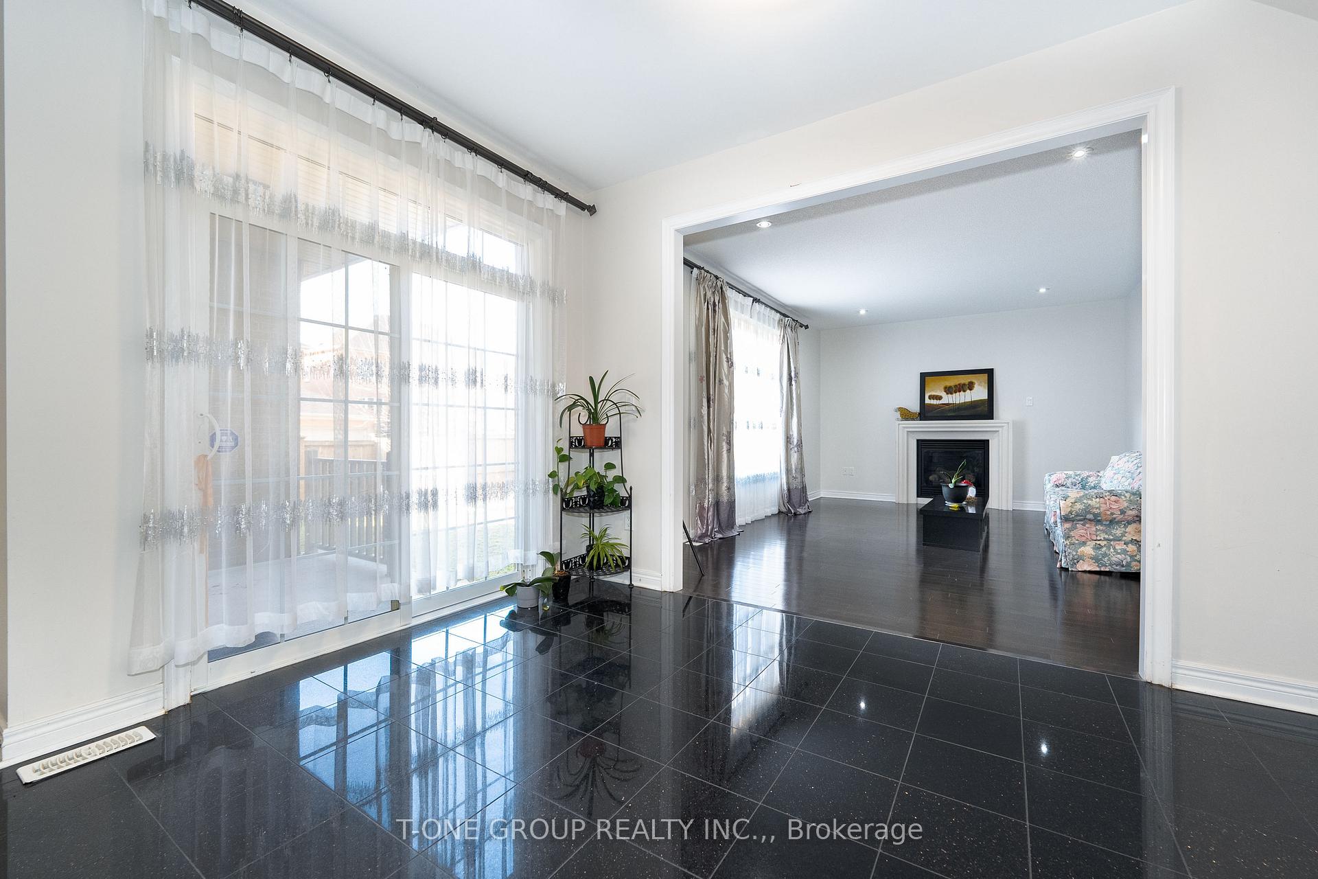 Photo 11 of 14 Annibale Drive, Markham, Cathedraltown — HOMEH
