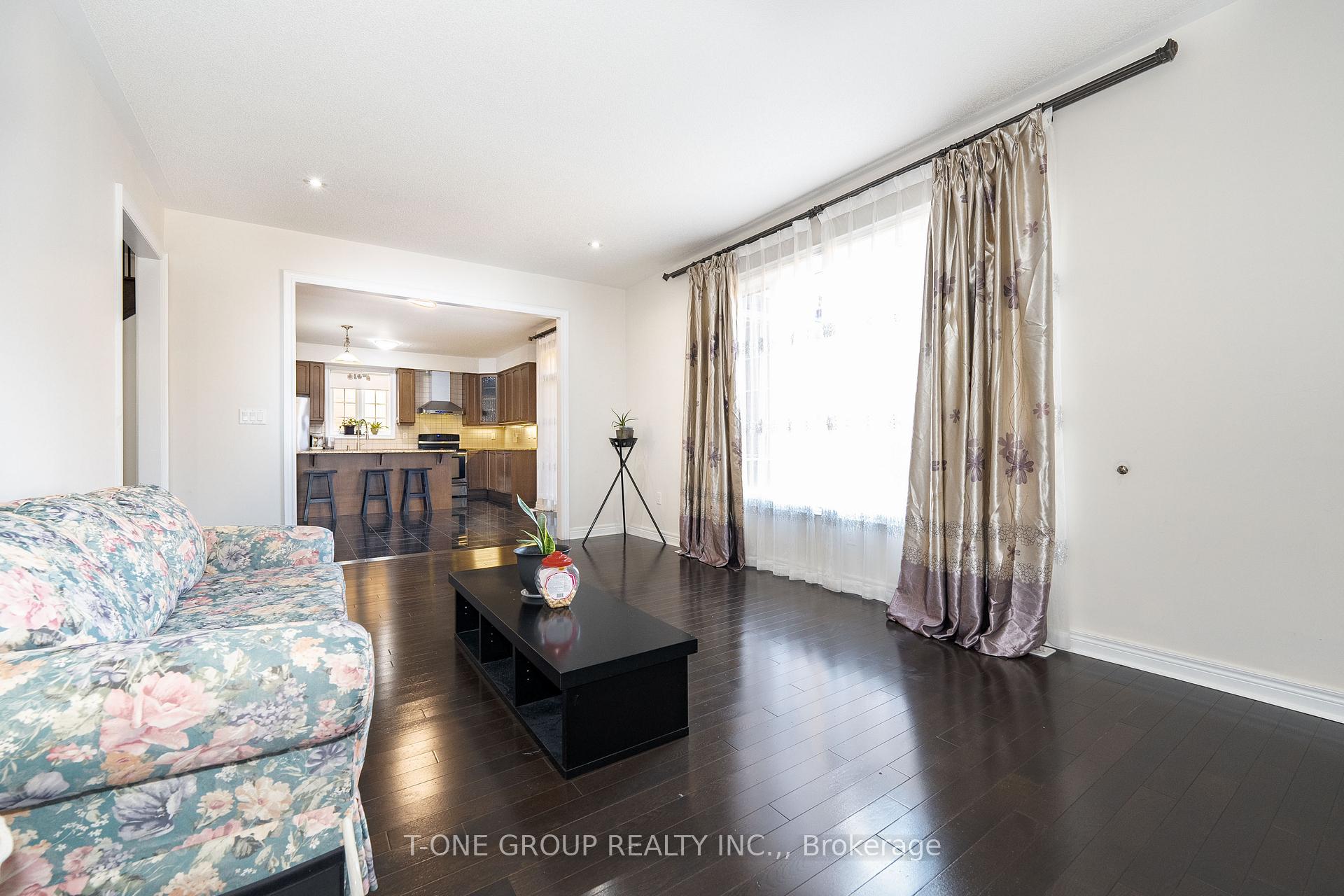 Photo 13 of 14 Annibale Drive, Markham, Cathedraltown — HOMEH