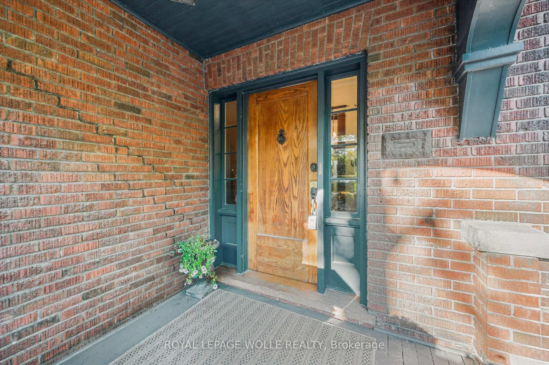 Photo 4 of 76 Ahrens Street W, Kitchener — HOMEH
