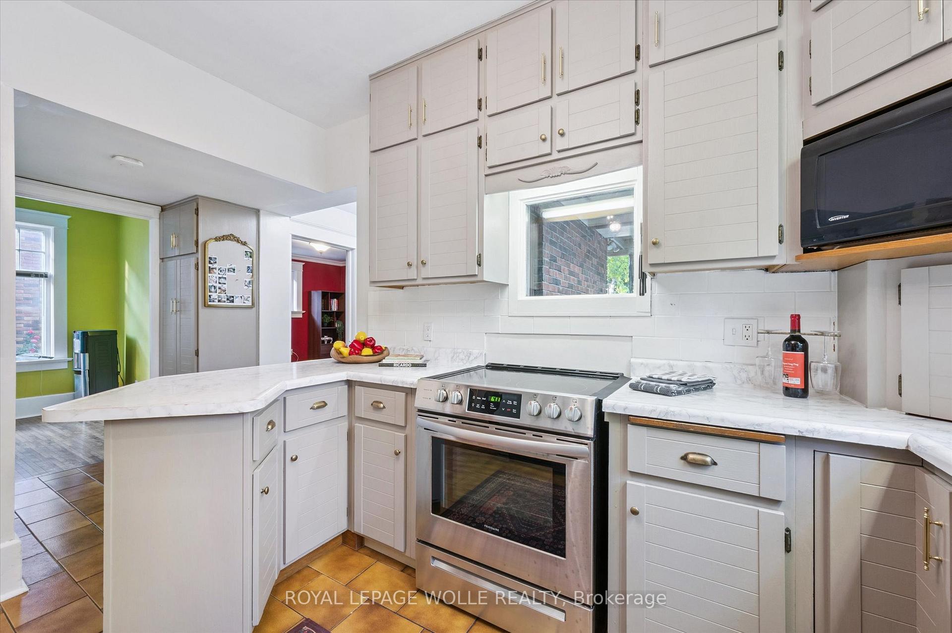 Photo 16 of 76 Ahrens Street W, Kitchener — HOMEH