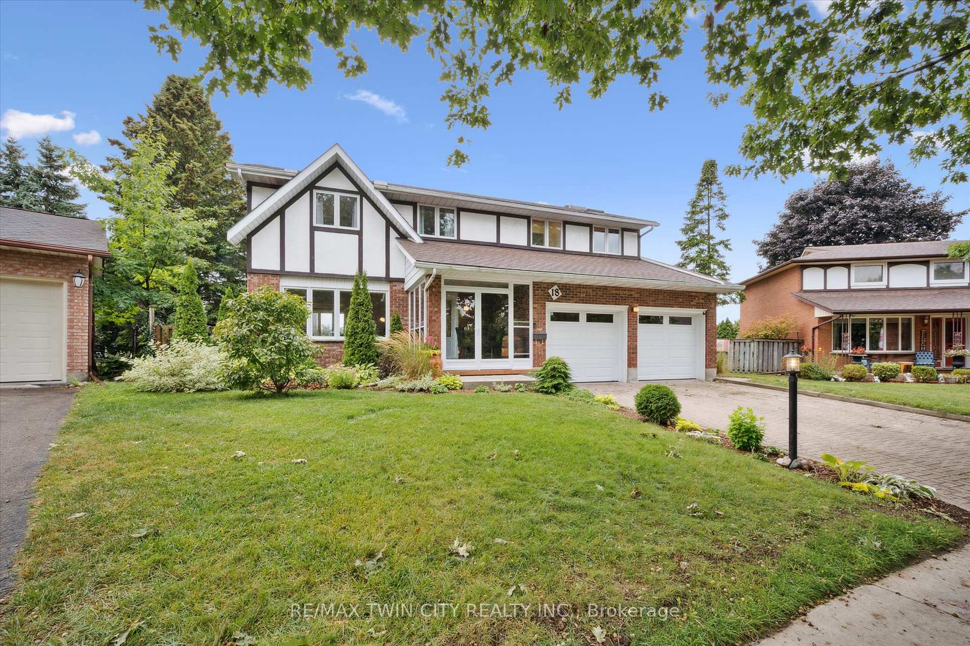 Photo 3 of 18 Westchester Place, Kitchener — HOMEH