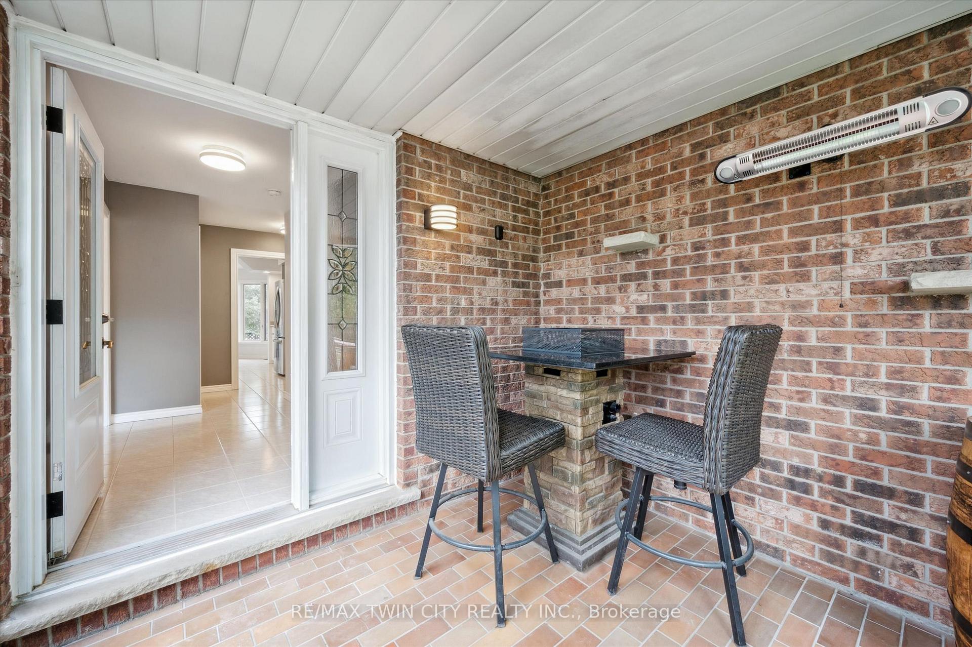 Photo 5 of 18 Westchester Place, Kitchener — HOMEH