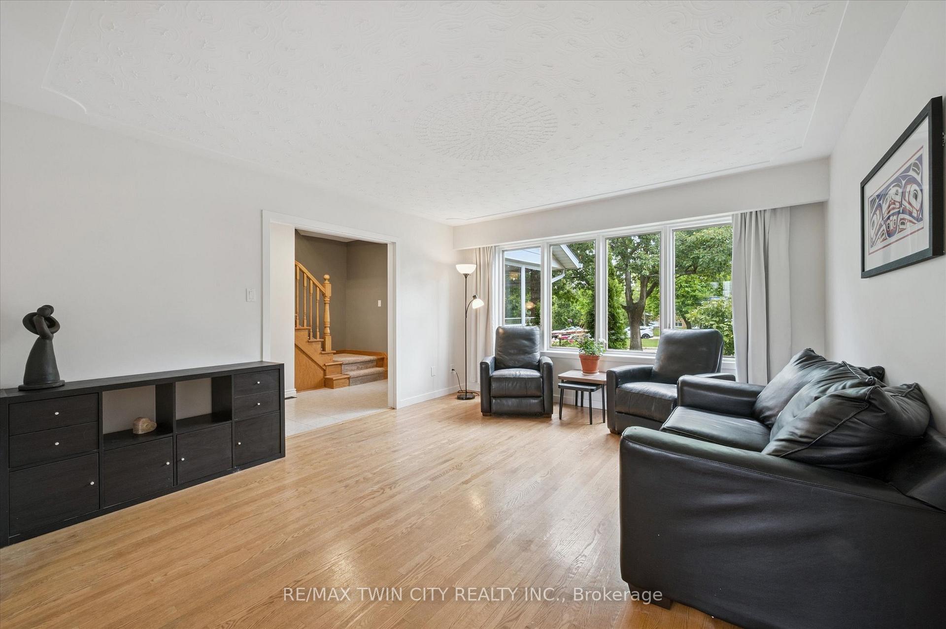 Photo 6 of 18 Westchester Place, Kitchener — HOMEH