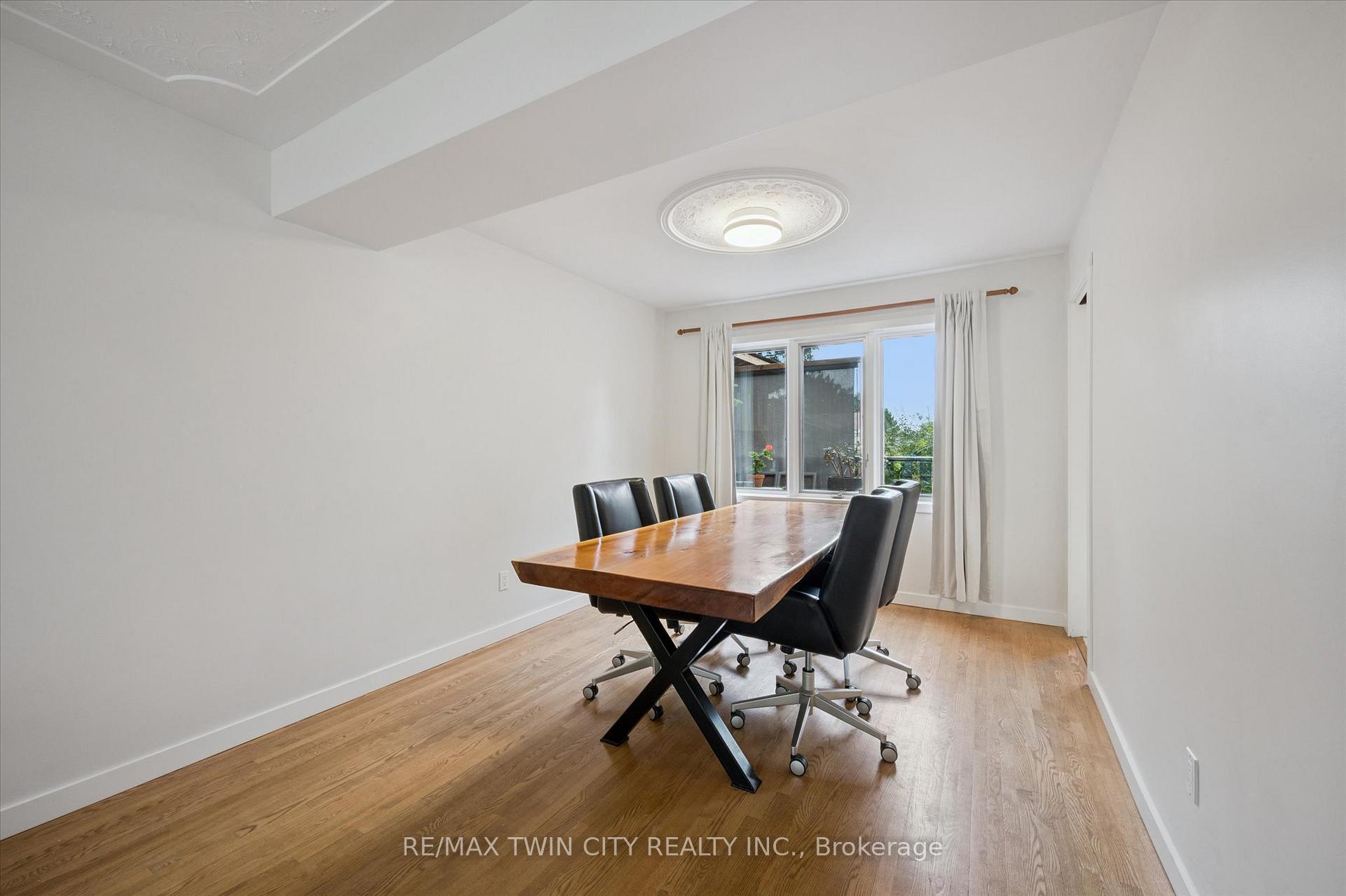 Photo 7 of 18 Westchester Place, Kitchener — HOMEH