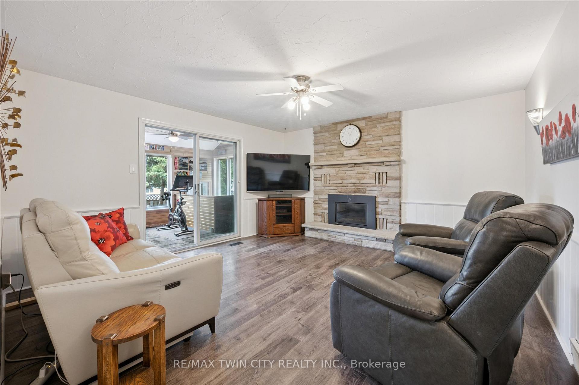 Photo 11 of 18 Westchester Place, Kitchener — HOMEH