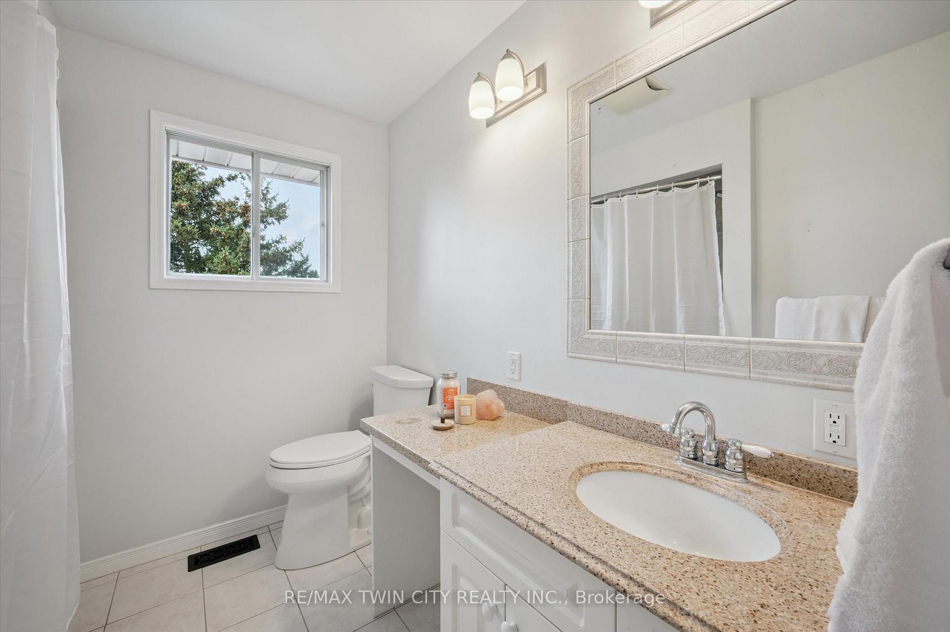 Photo 17 of 18 Westchester Place, Kitchener — HOMEH