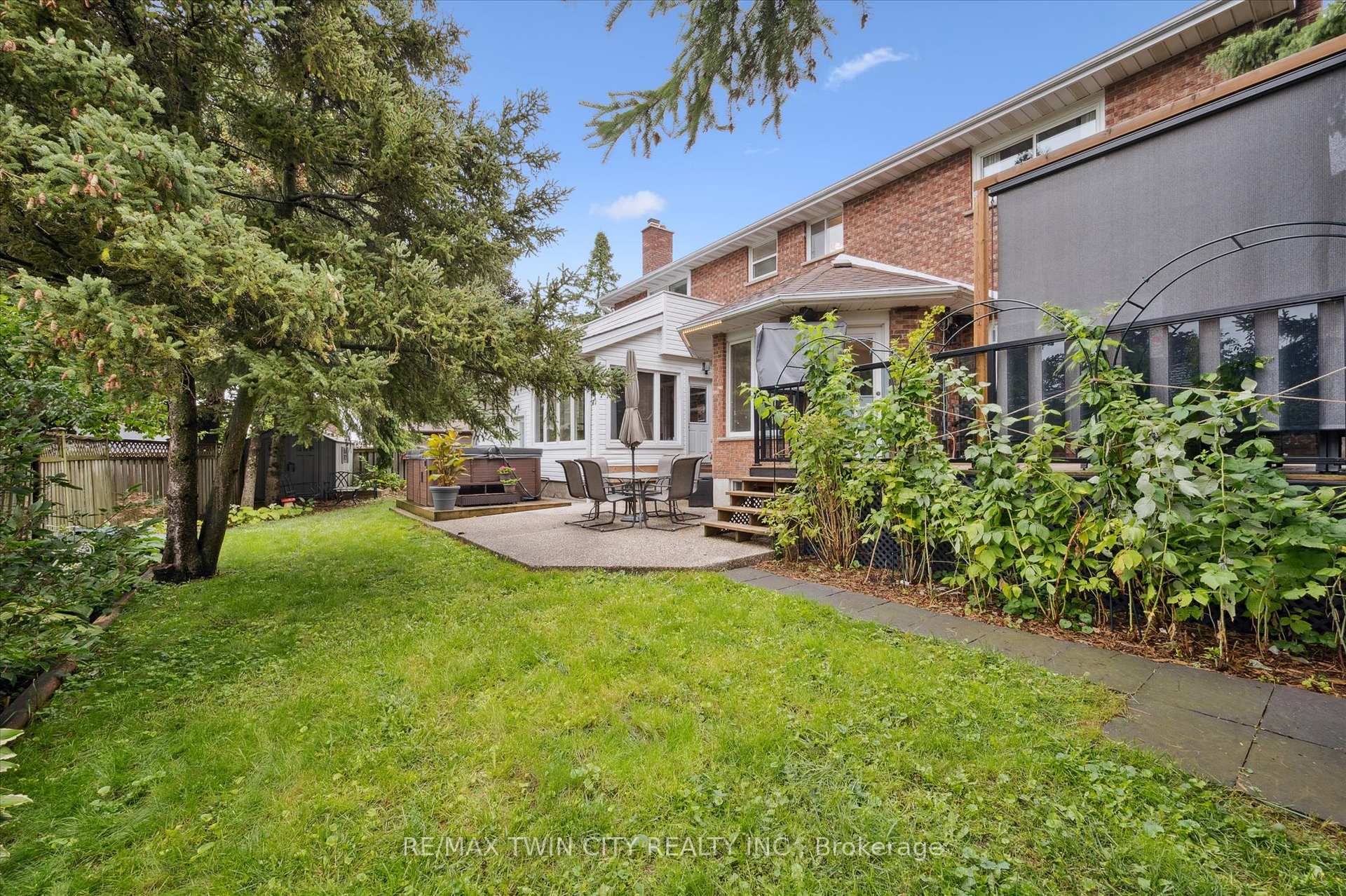 Photo 26 of 18 Westchester Place, Kitchener — HOMEH