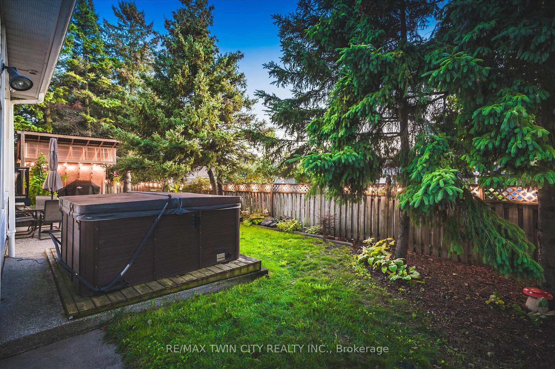 Photo 31 of 18 Westchester Place, Kitchener — HOMEH