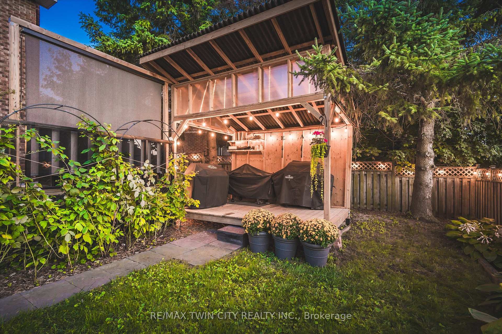 Photo 33 of 18 Westchester Place, Kitchener — HOMEH