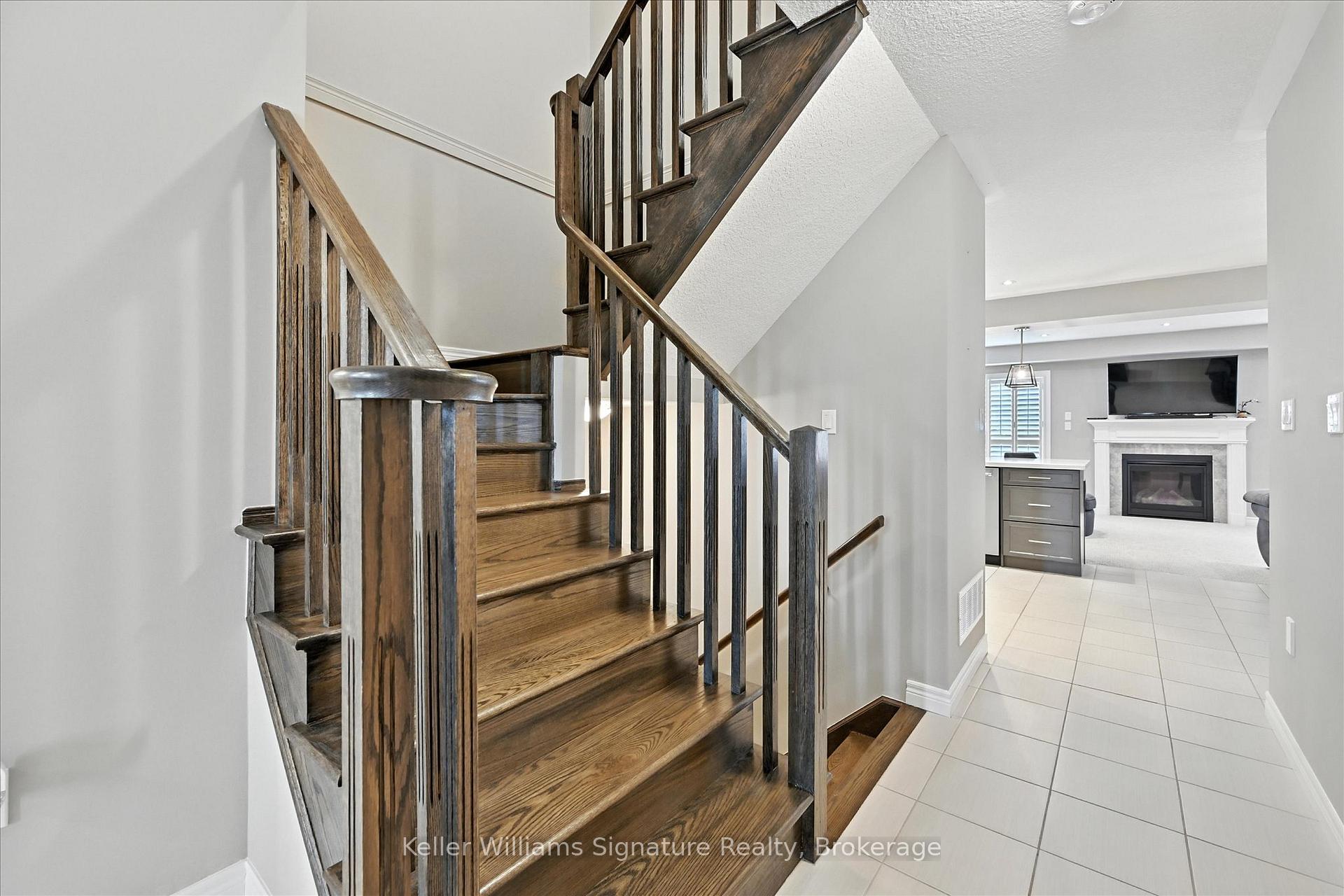 Photo 11 of 24 Cittadella Boulevard, Hamilton, Rural Glanbrook — HOMEH