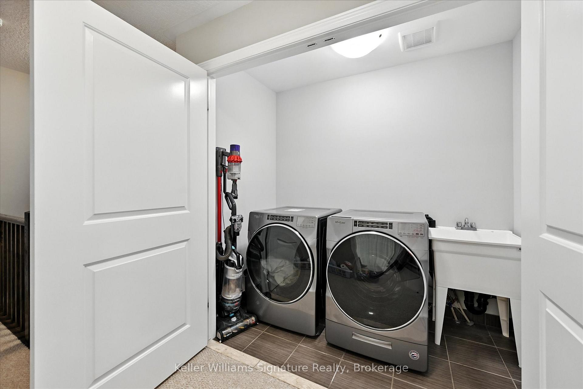 Photo 20 of 24 Cittadella Boulevard, Hamilton, Rural Glanbrook — HOMEH