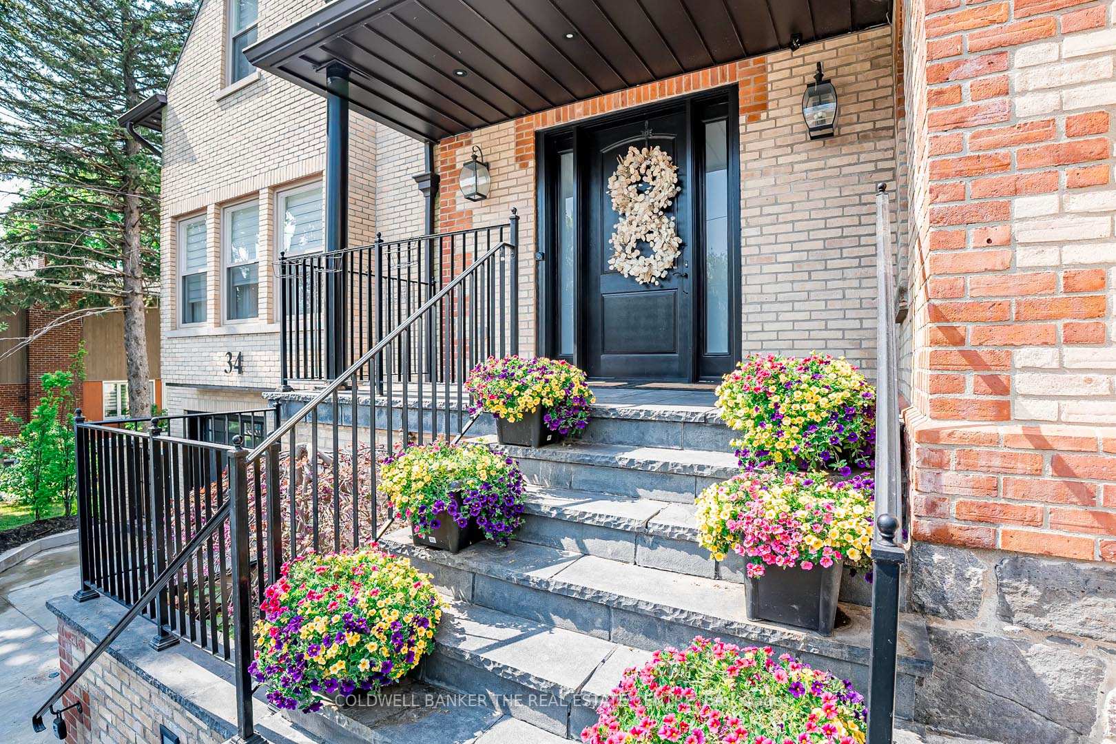 Photo 2 of 34 Clearview Heights, King, King City — HOMEH