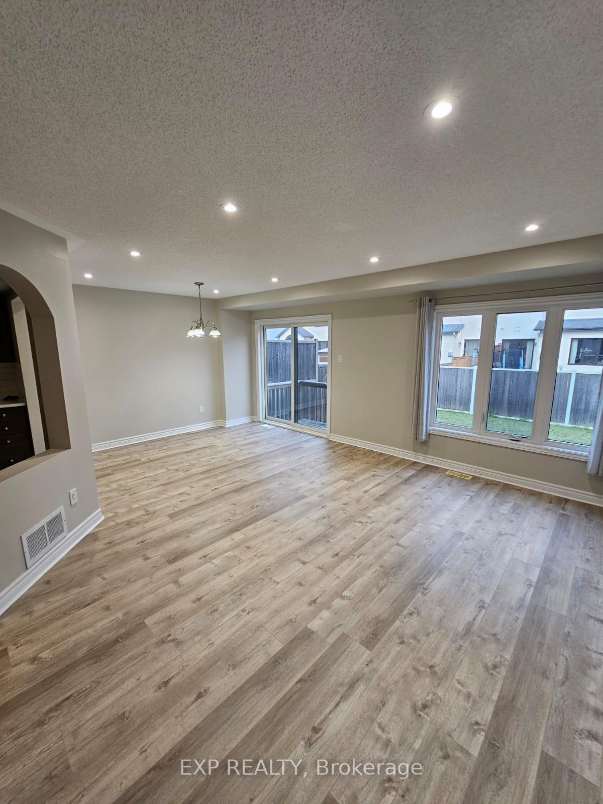 Photo 3 of 213 Halyard Way, Ottawa, Kanata - Kanata Lakes/Heritage Hills — HOMEH
