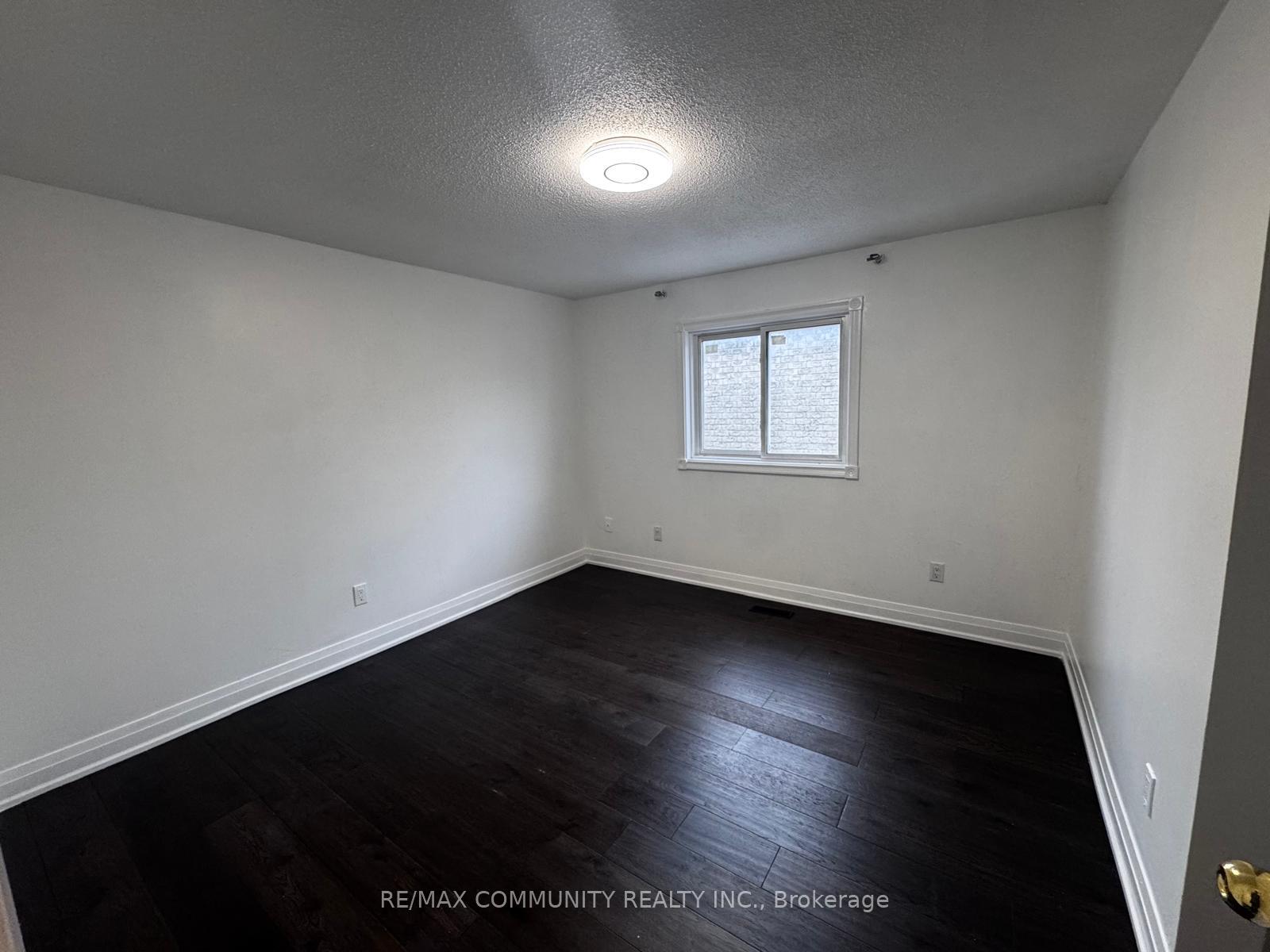 Photo 4 of 30 Dellano Street, Markham, Middlefield — HOMEH