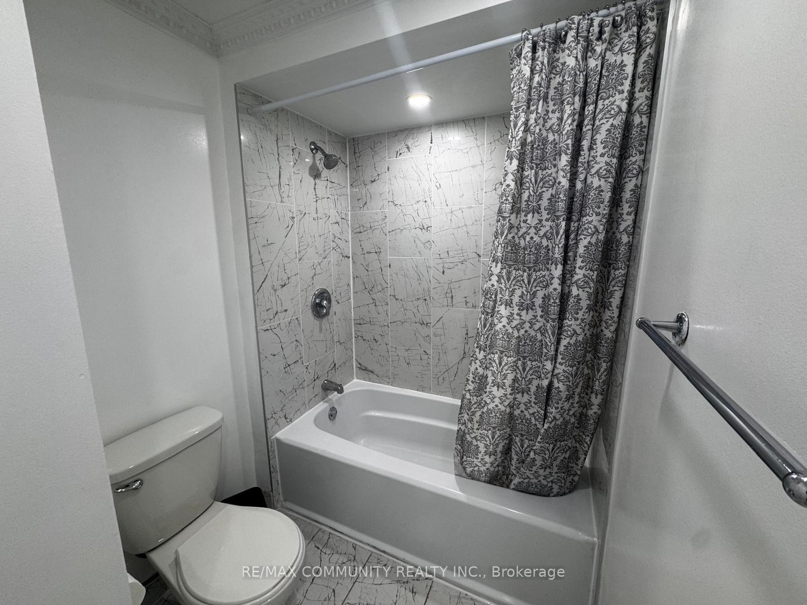 Photo 6 of 30 Dellano Street, Markham, Middlefield — HOMEH