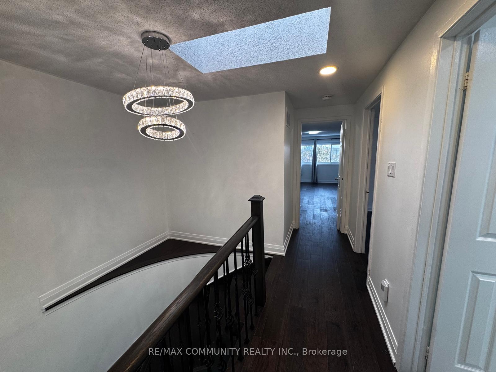 Photo 9 of 30 Dellano Street, Markham, Middlefield — HOMEH