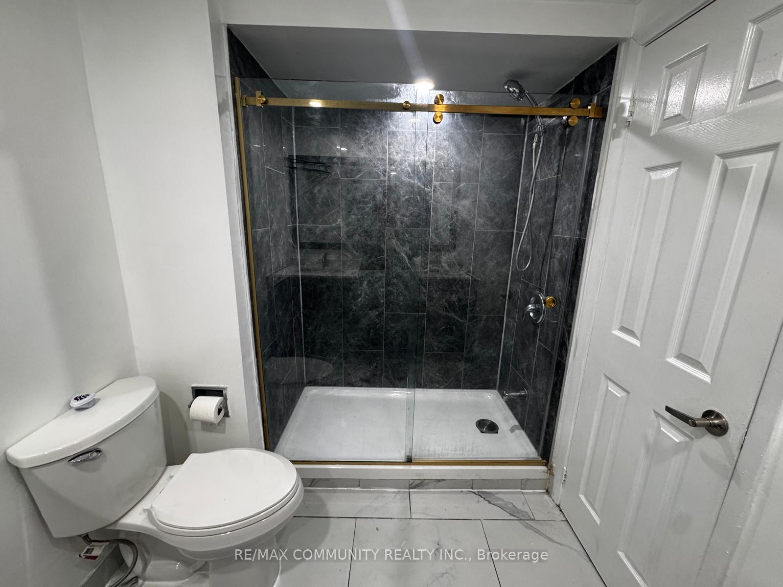Photo 10 of 30 Dellano Street, Markham, Middlefield — HOMEH