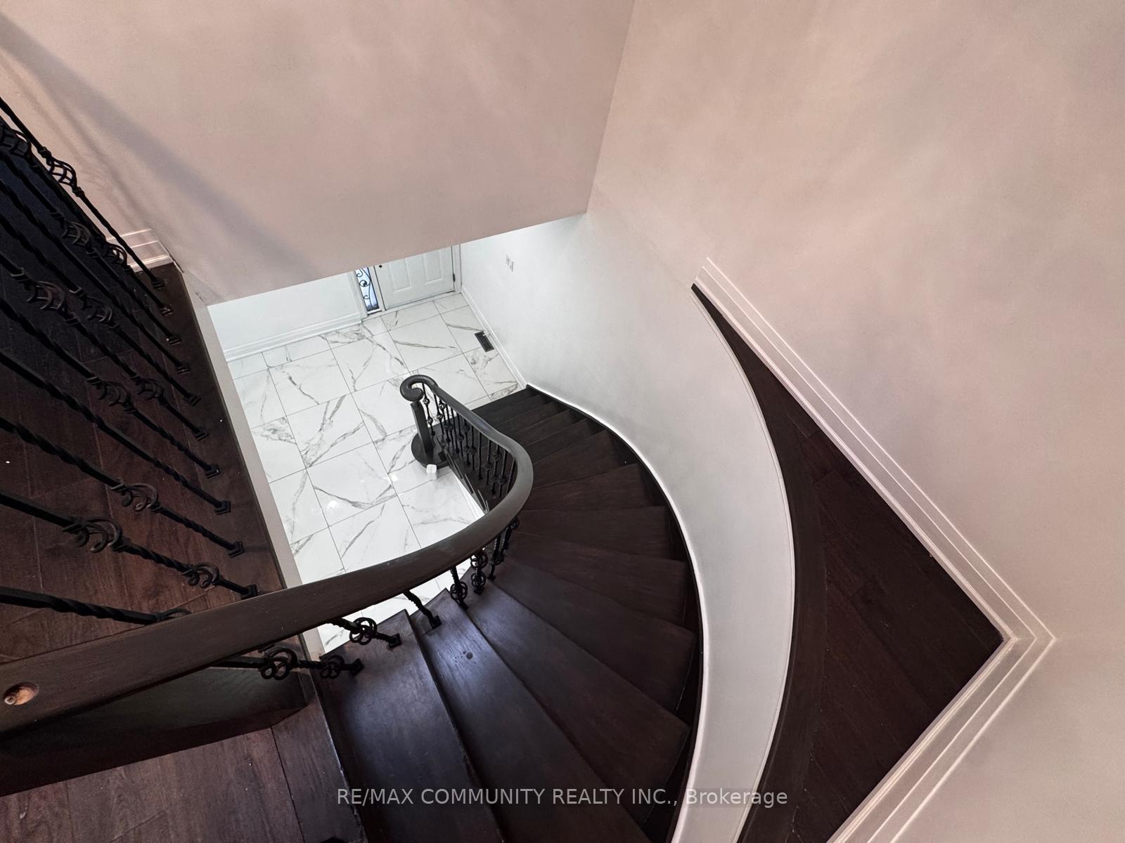 Photo 16 of 30 Dellano Street, Markham, Middlefield — HOMEH
