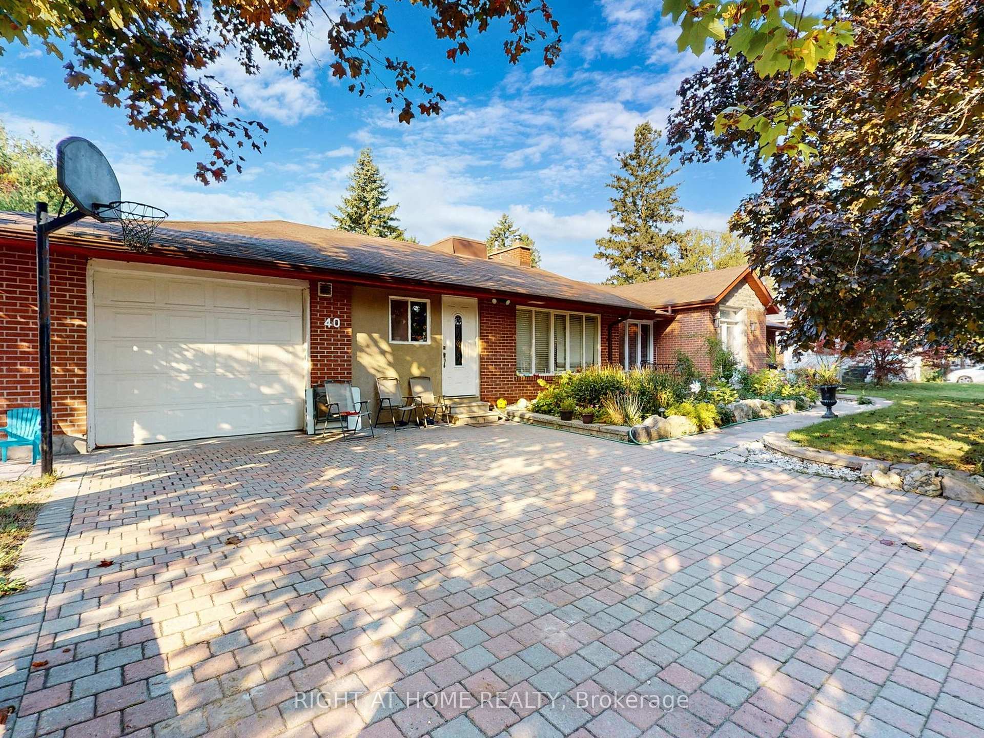 Photo 2 of 40 William Street, King, King City — HOMEH