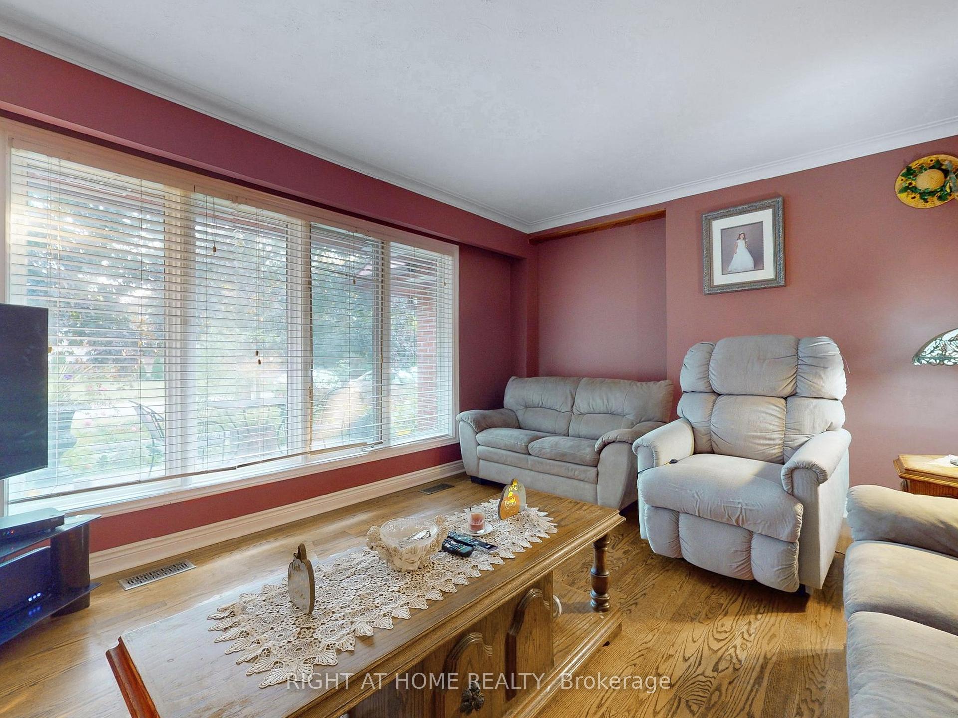 Photo 9 of 40 William Street, King, King City — HOMEH