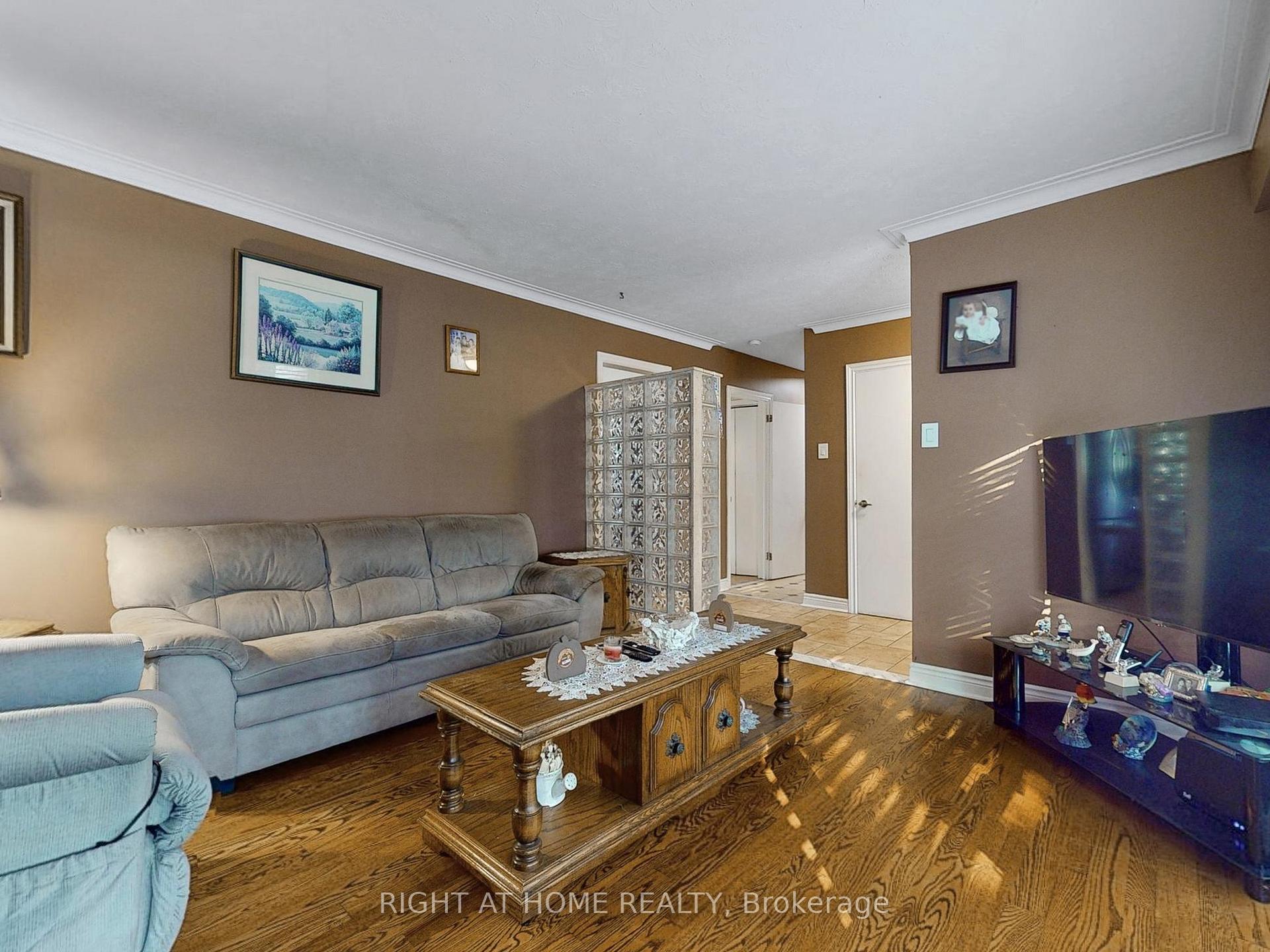 Photo 10 of 40 William Street, King, King City — HOMEH