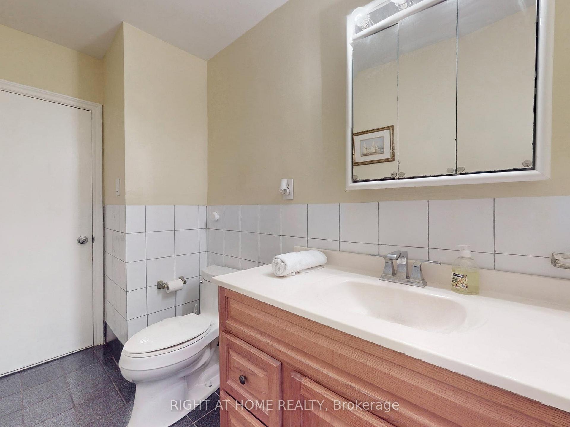 Photo 23 of 40 William Street, King, King City — HOMEH