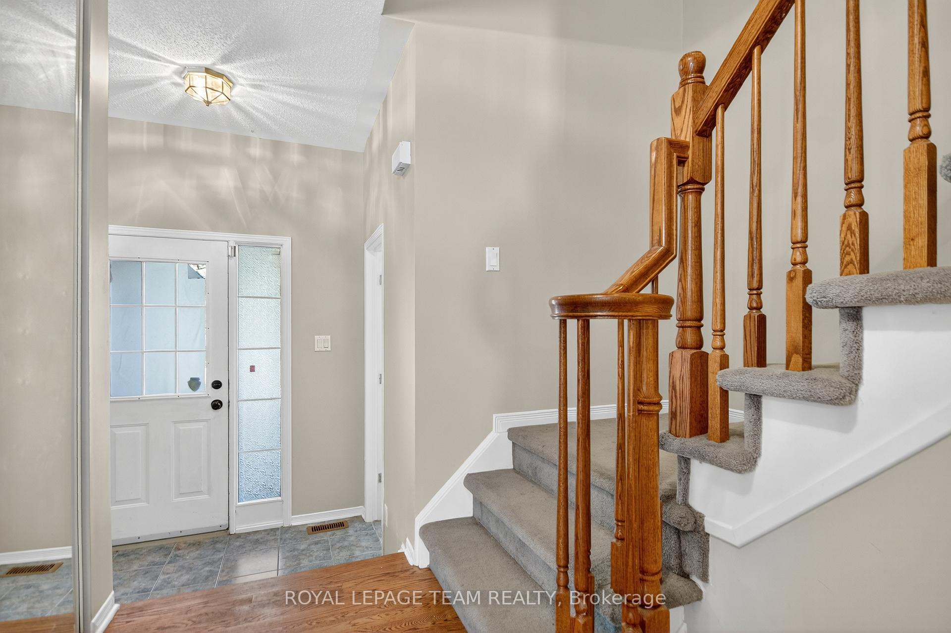 Photo 2 of 24 Hemlo Crescent, Ottawa, Kanata - Kanata Lakes/Heritage Hills — HOMEH