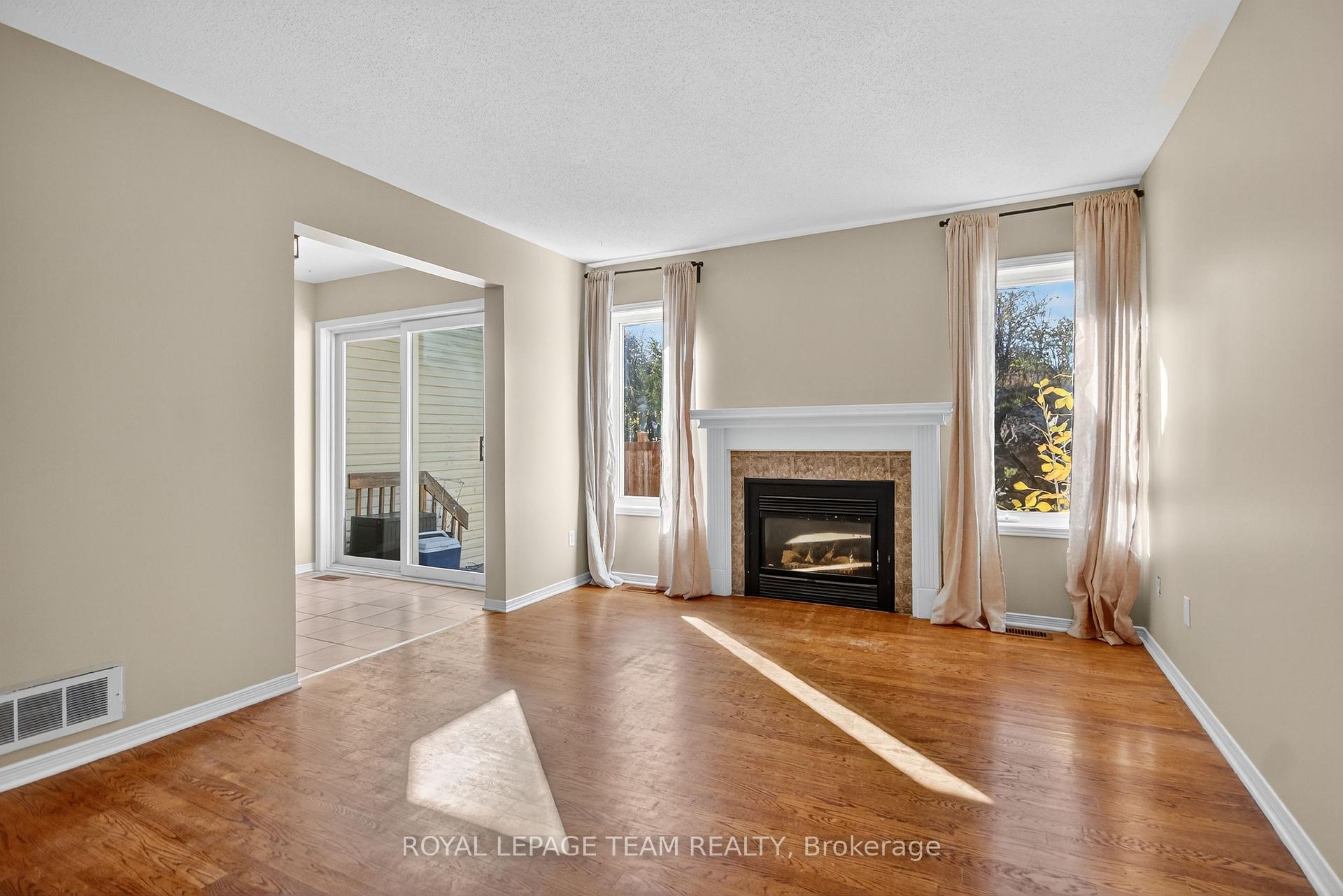 Photo 4 of 24 Hemlo Crescent, Ottawa, Kanata - Kanata Lakes/Heritage Hills — HOMEH