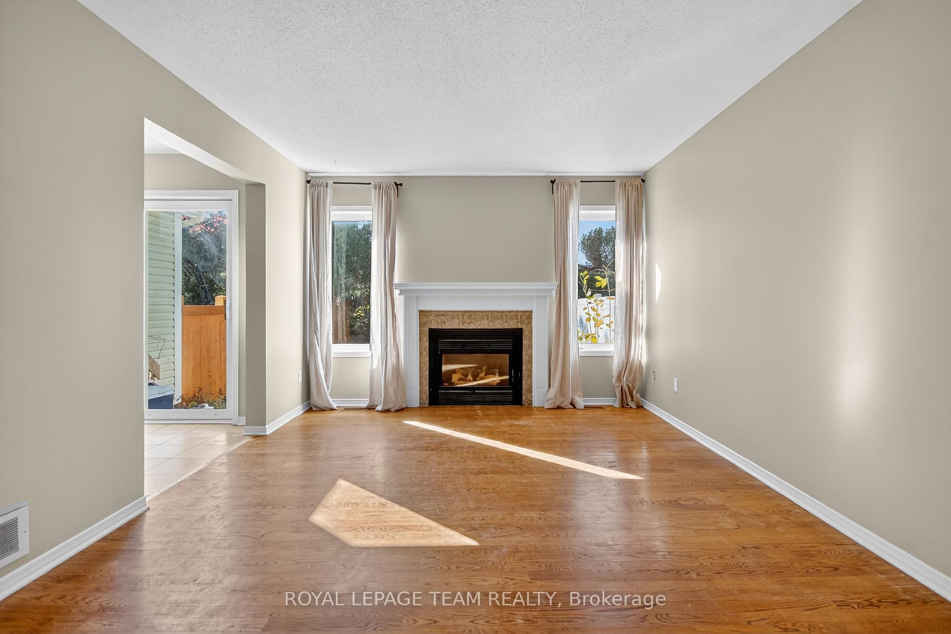 Photo 5 of 24 Hemlo Crescent, Ottawa, Kanata - Kanata Lakes/Heritage Hills — HOMEH