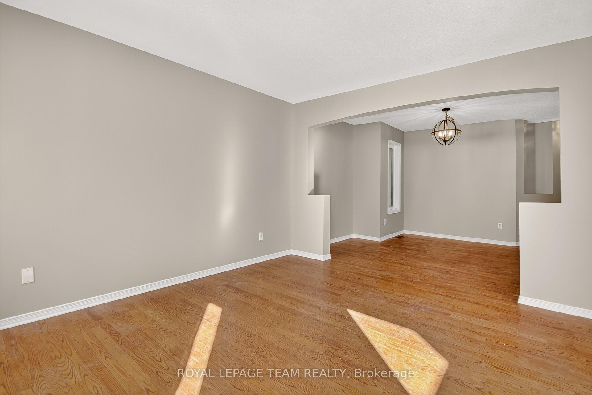 Photo 7 of 24 Hemlo Crescent, Ottawa, Kanata - Kanata Lakes/Heritage Hills — HOMEH