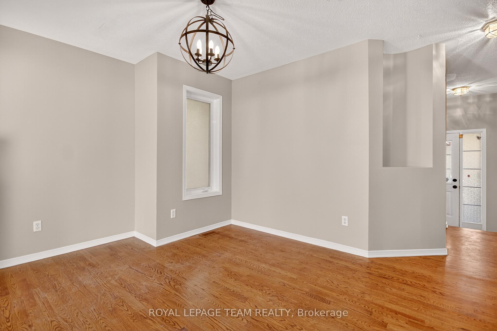 Photo 9 of 24 Hemlo Crescent, Ottawa, Kanata - Kanata Lakes/Heritage Hills — HOMEH