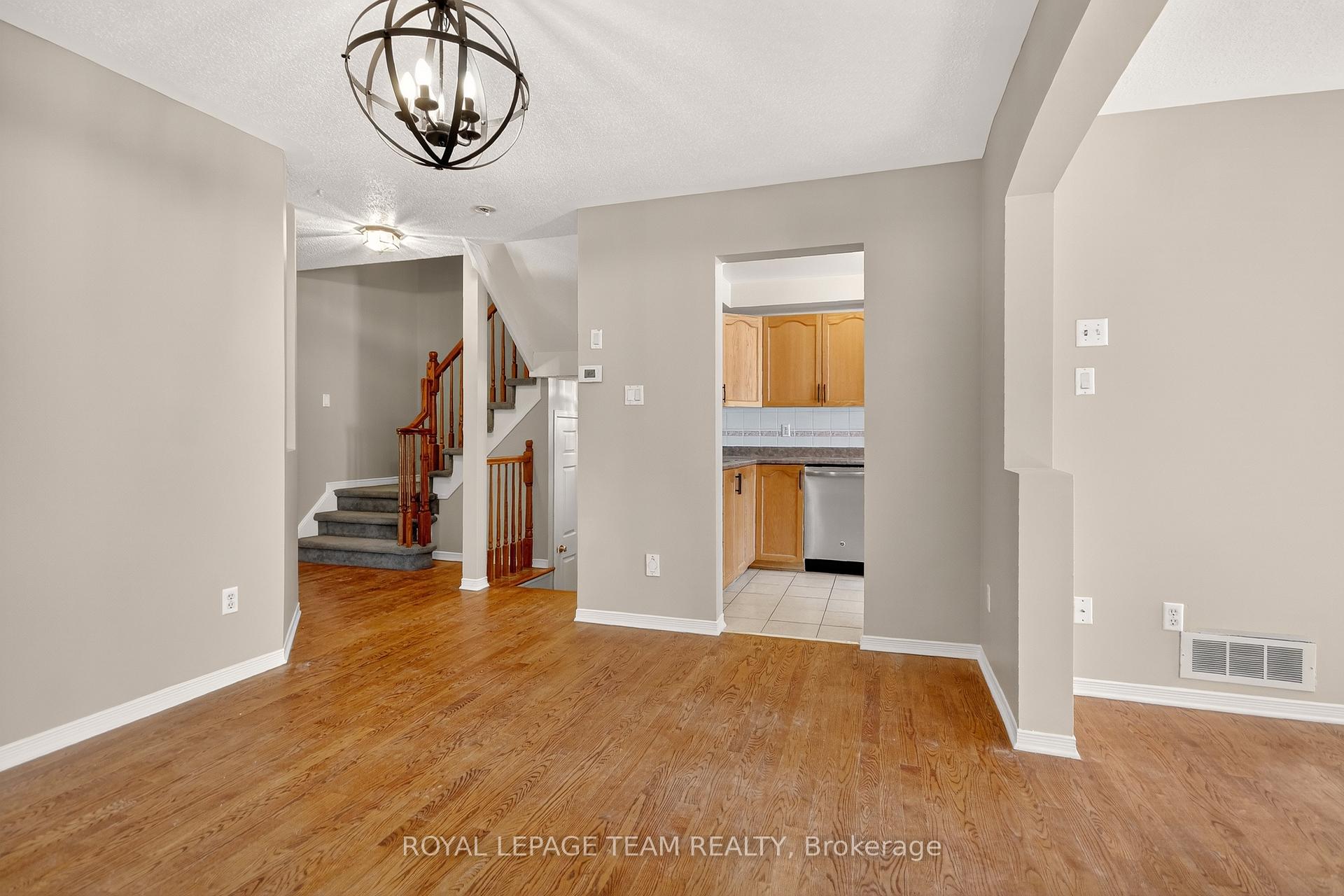 Photo 11 of 24 Hemlo Crescent, Ottawa, Kanata - Kanata Lakes/Heritage Hills — HOMEH