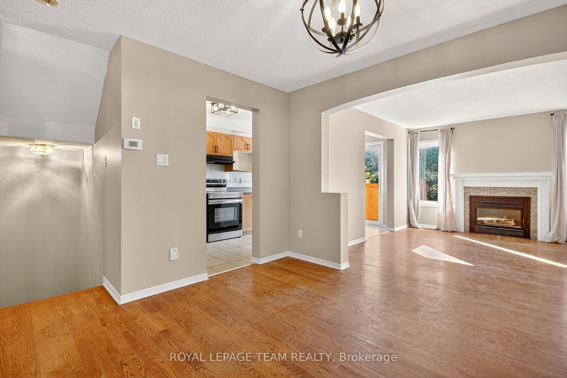 Photo 12 of 24 Hemlo Crescent, Ottawa, Kanata - Kanata Lakes/Heritage Hills — HOMEH